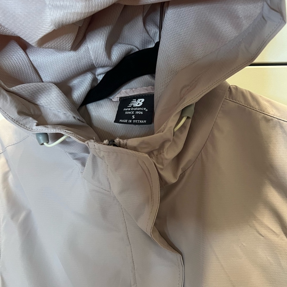 New Balance (R $98) WaterProof Hoodie Jacket NWT - Picture 5 of 12
